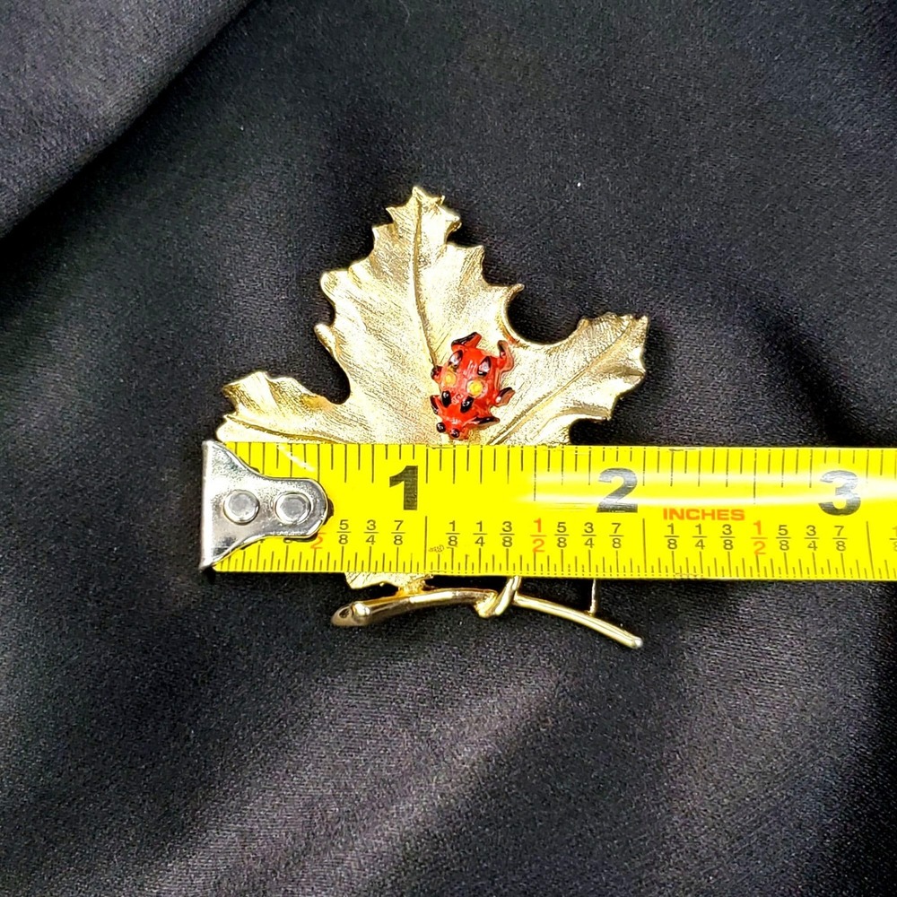 VTG Sarah Coventry "Bit O' Fantasy" brooch 1966 gold-tone leaf With ladybug - Picture 8 of 9